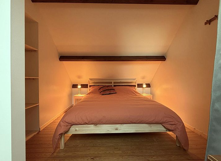 Cozy living room of Lierelodge, a vacation home in Oud-Turnhout, Antwerp, with modern fireplace and television for ultimate comfort.