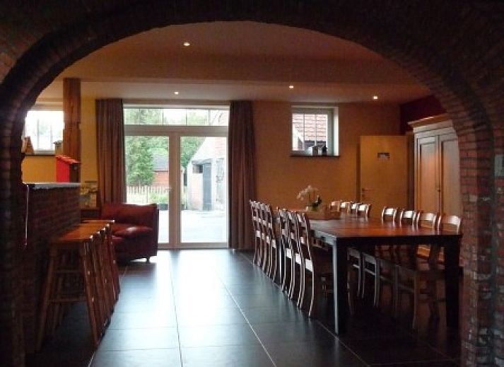 Der Ferienhof Hannekentas in Essen, Belgien, bietet einen herrlichen Blick auf die gruene Landschaft, die den Ferienhof umgibt.