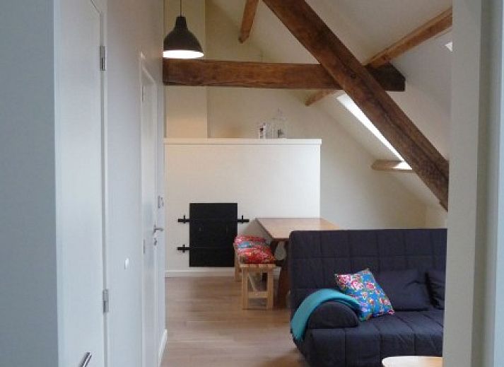 Gemuetliches Familienessen im Esszimmer der Vakantiehoeve Hannekentas, einem Ferienhaus in Essen, Antwerpen.