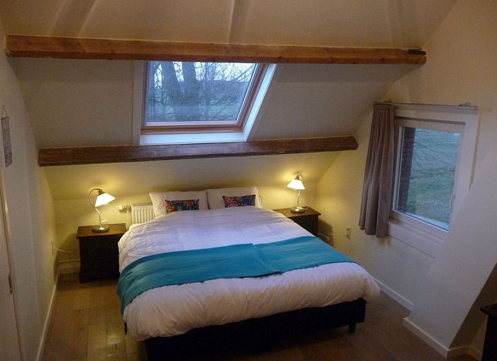 Gemuetliches Familienessen im Esszimmer der Vakantiehoeve Hannekentas, einem Ferienhaus in Essen, Antwerpen.