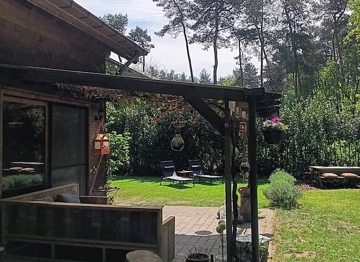 Geniessen Sie den Whirlpool im Holiday Home in Wuustwezel, das in der ruhigen Landschaft von Antwerpen, Belgien, liegt.