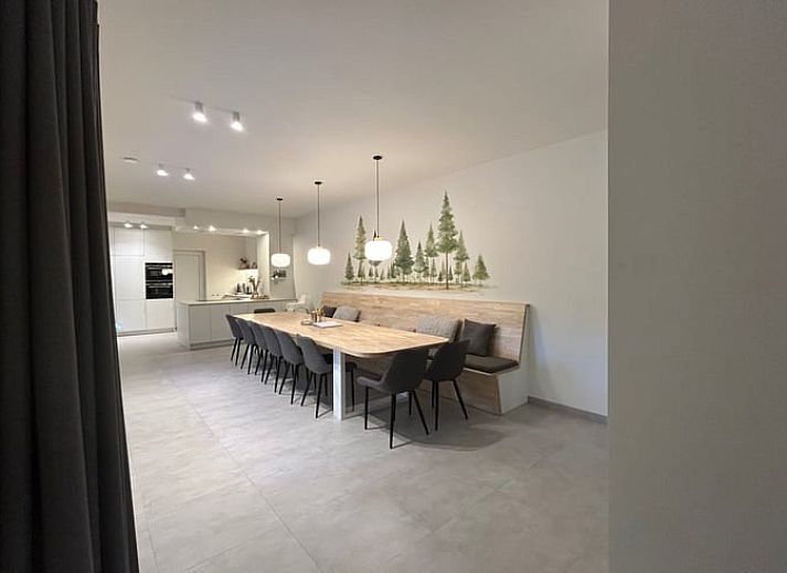 Rustic Cottage in Wuustwezel, located in a wooded area in Antwerp, ideal for nature lovers.