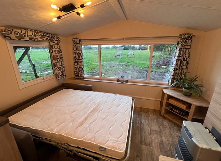 Entspannen Sie sich im Jacuzzi unter dem Sternenhimmel im Ferienhaus in Beerse, Antwerpen.