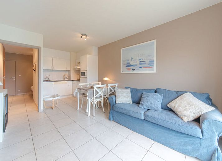 Guest house 047521 - Apartment Antwerp - Appartement Zeeflat with parking and shared pool