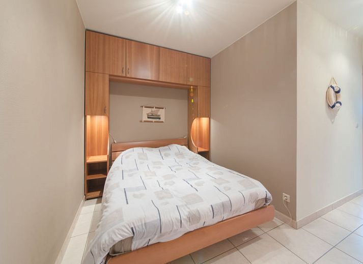 Guest house 047521 - Apartment Antwerp - Appartement Zeeflat with parking and shared pool