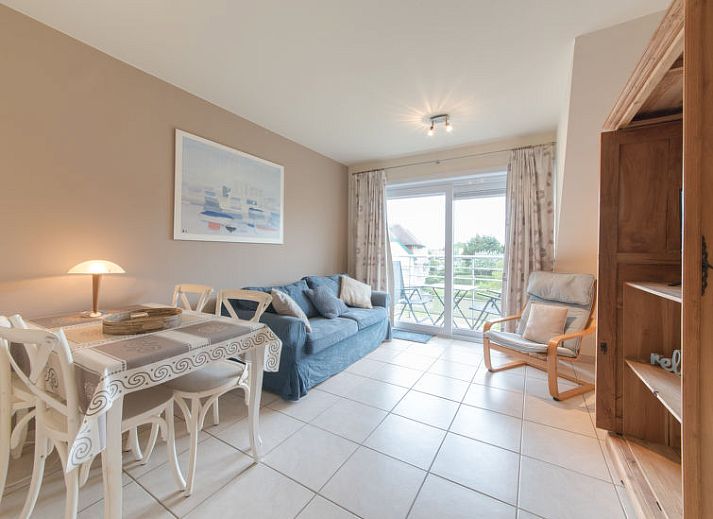 Guest house 047521 - Apartment Antwerp - Appartement Zeeflat with parking and shared pool