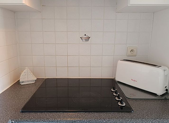 Guest house 047521 - Apartment Antwerp - Appartement Zeeflat with parking and shared pool