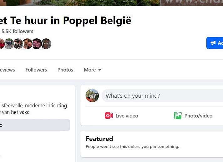 Helles Wohnzimmer des Chalet Sigal in Poppel, Antwerpen. Gemuetliche Einrichtung mit Blick auf die gruene Umgebung.