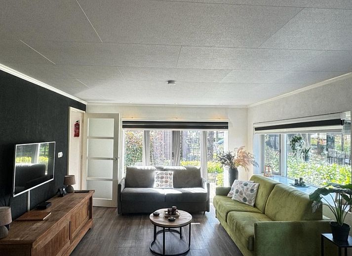 Rustikaler Weg mitten im Gruenen im Chalet Sigal in Poppel, Antwerpen. Ideal fuer Naturliebhaber.