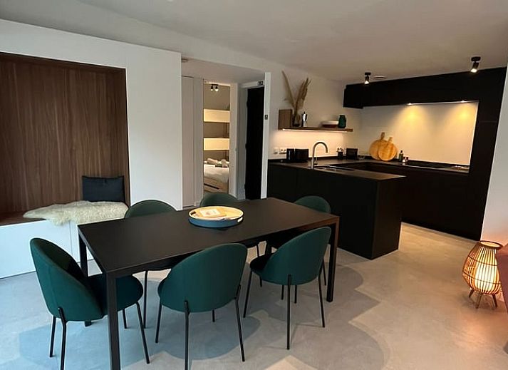 Moderne buitenruimte met zitgedeelte bij Vakantiehuisje in Wechelderzande, Antwerpen, Belgie. Ideaal voor ontspanning.