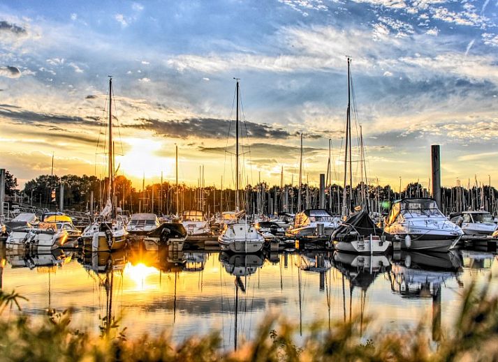 Decoratieve fruitschaal in Het Koerhuis vakantiehuis in Geistingen, Limburg, Belgie voor een huiselijke sfeer.
