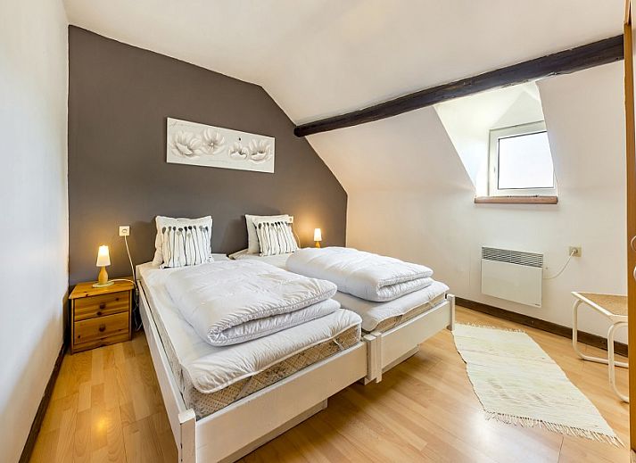 Ontspanningsruimte met sauna en zitje in Clermontshof vakantiehuis, Voeren, Limburg.