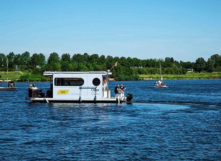 Verblijf 050507 • Vakantiewoning Limburg • Geweldige 4 persoons Houseboat in een Belgische jachthaven