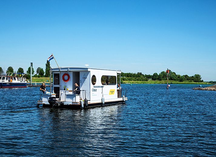 Verblijf 050508 • Vakantiewoning Limburg • Luxe 4 persoons Houseboat in een Belgische jachthaven aan de