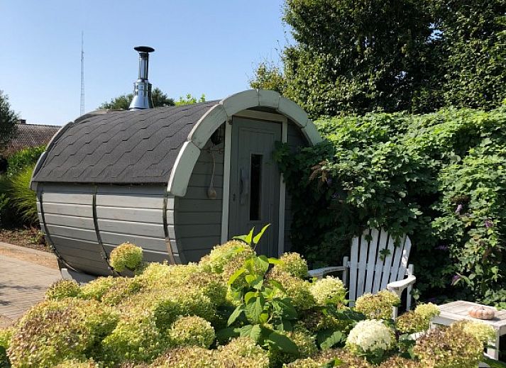 Ruime eetkamer in Vakantievilla De Witte Merel, Paal, Beringen, Limburg.