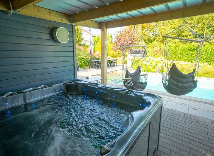 Ruime eetkamer in Vakantievilla De Witte Merel, Paal, Beringen, Limburg.