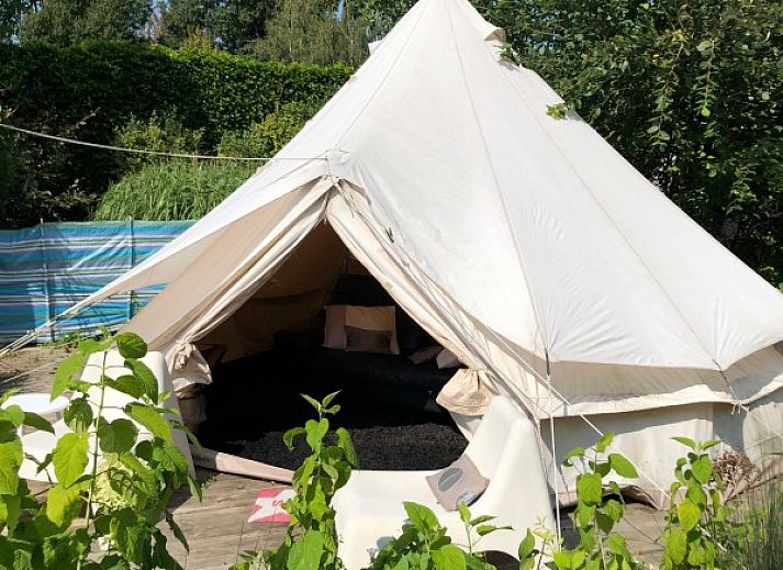 Ruime eetkamer in Vakantievilla De Witte Merel, Paal, Beringen, Limburg.