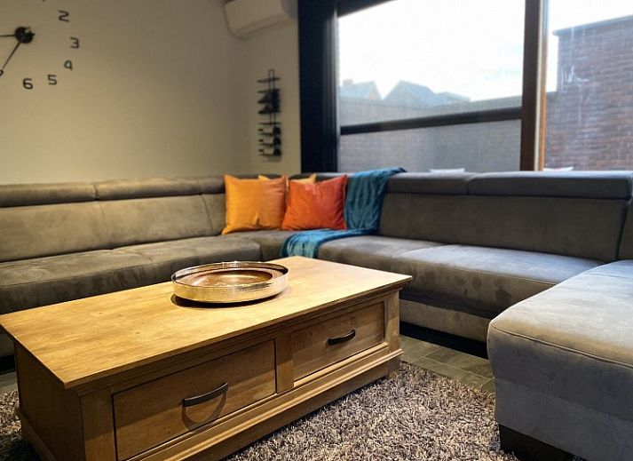 Casper House - Near Maastricht in Lanaken biedt een goed uitgeruste kast met zachte handdoeken, ideaal voor een comfortabel verblijf in Limburg.
