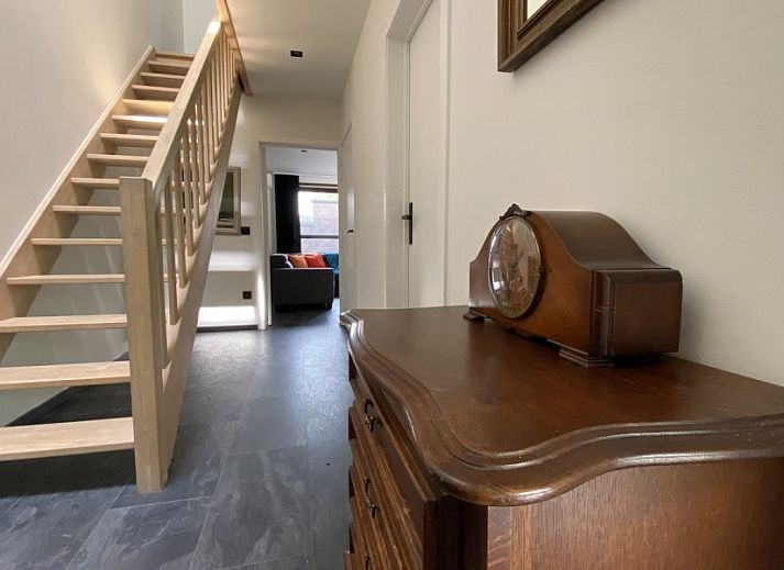 Casper House - Near Maastricht in Lanaken biedt een goed uitgeruste kast met zachte handdoeken, ideaal voor een comfortabel verblijf in Limburg.