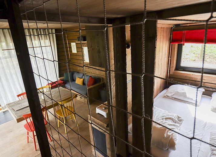 Charmant saunahuisje bij Comfort Classic vakantiehuis in Neeroeteren, Limburg, Belgie, genesteld tussen rustgevende bosrijke paden.