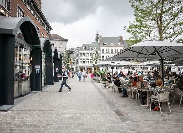 Gezellige woonkamer in StadOase-Hasselt, vakantiehuis in Hasselt, Belgie met comfortabele zithoek.