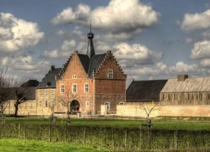 Gezellige woonkamer in StadOase-Hasselt, vakantiehuis in Hasselt, Belgie met comfortabele zithoek.