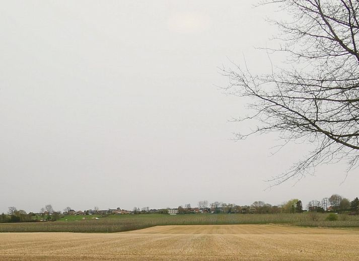 Moderne inloopdouche in vakantiehuis Ten Velde, Hoeselt, Limburg, Belgie met glazen wand en stijlvolle afwerking.