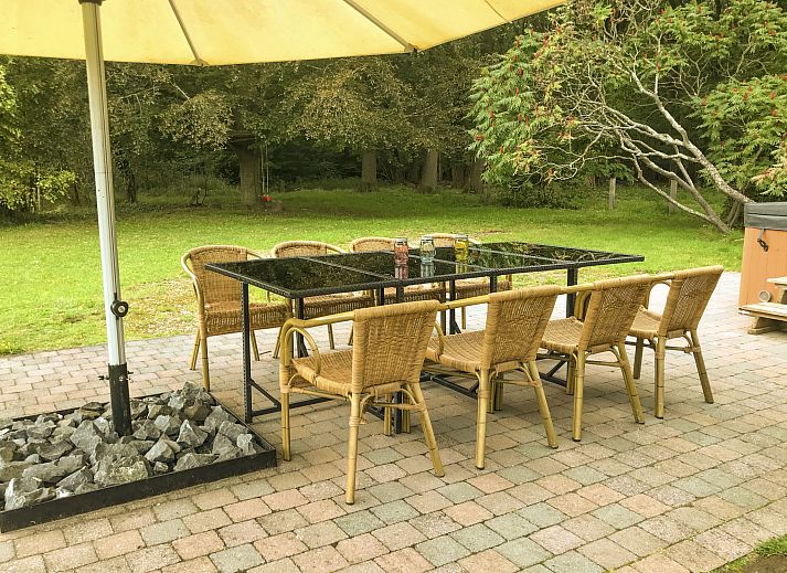 Vakantiehuis Heidebos fur 8 Personen in Meeuwen-Gruitrode, Limburg, Belgie, omgeven door natuur en voorzien van een ruim terras.