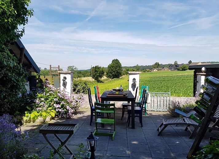 Authentieke gevel van Huisje in Sint Pietersvoeren, een charmant vakantiehuis in Limburg, Belgie, met traditionele vakwerkstijl.