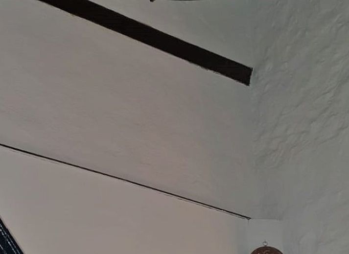 Adembenemend uitzicht op zonsondergang bij Huisje in Sint Pietersvoeren, vakantiehuis in Limburg, Belgie, omgeven door weelderige natuur.