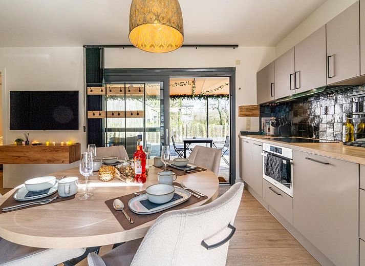 Moderne keukenfaciliteiten in Aperol Spritz vakantiehuis, Zutendaal, Limburg voor comfortabel koken.