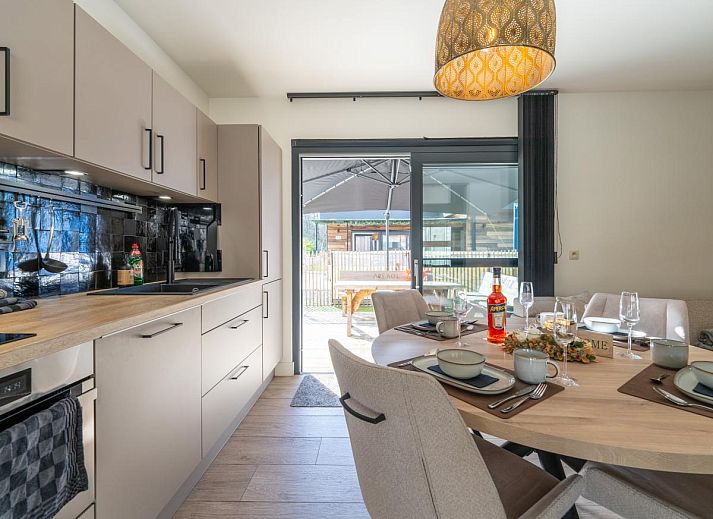Moderne keukenfaciliteiten in Aperol Spritz vakantiehuis, Zutendaal, Limburg voor comfortabel koken.