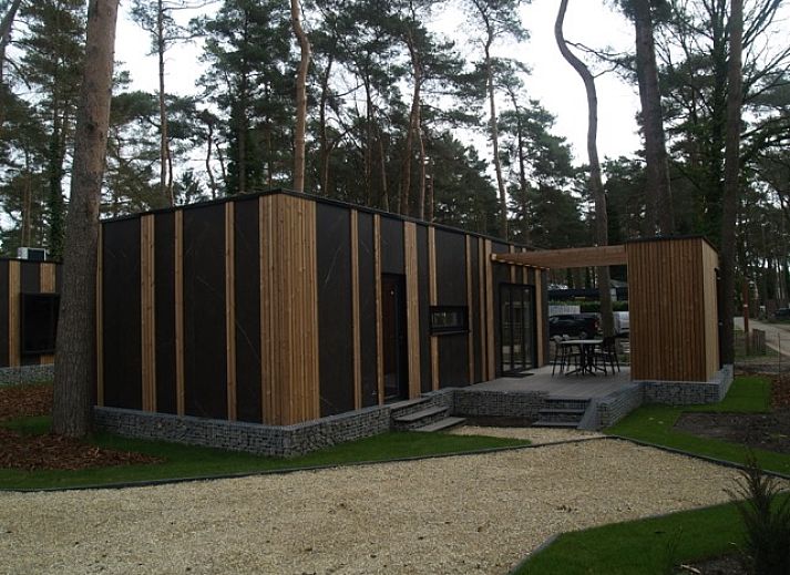 Vrijstaande woning in Zutendaal, een vakantiehuis omringd door natuur in Limburg, Belgi, biedt een serene omgeving voor ontspanning.