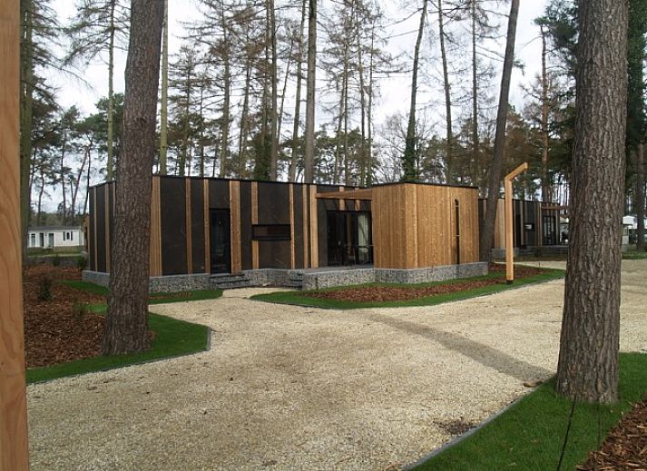 Vrijstaande woning in Zutendaal, een vakantiehuis omringd door natuur in Limburg, Belgi, biedt een serene omgeving voor ontspanning.