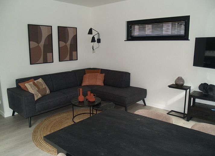 Vrijstaande woning in Zutendaal, een vakantiehuis omringd door natuur in Limburg, Belgi, biedt een serene omgeving voor ontspanning.