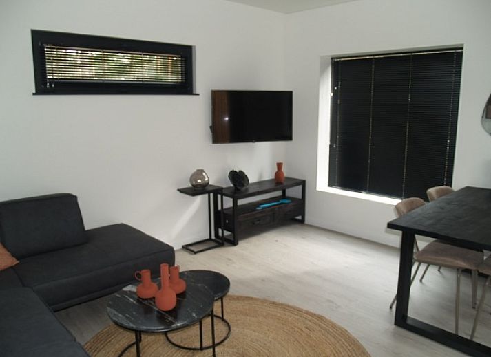 Vrijstaande woning in Zutendaal, een vakantiehuis omringd door natuur in Limburg, Belgi, biedt een serene omgeving voor ontspanning.