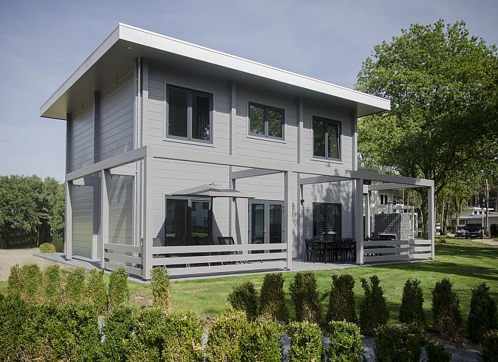 Plattegrond van Mooi Zutendaal 10-persoons villa in Limburg, Belgie, met ruime woonkamer, moderne keuken en gezellig terras.