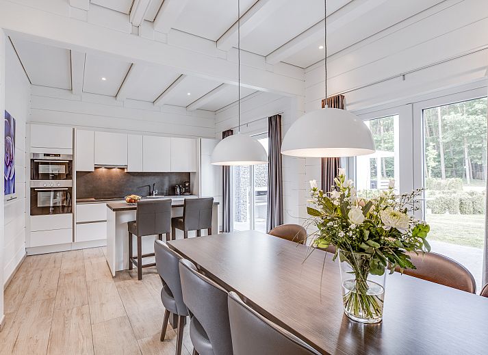 Plattegrond van Mooi Zutendaal 10-persoons villa in Limburg, Belgie, met vier slaapkamers en moderne voorzieningen.