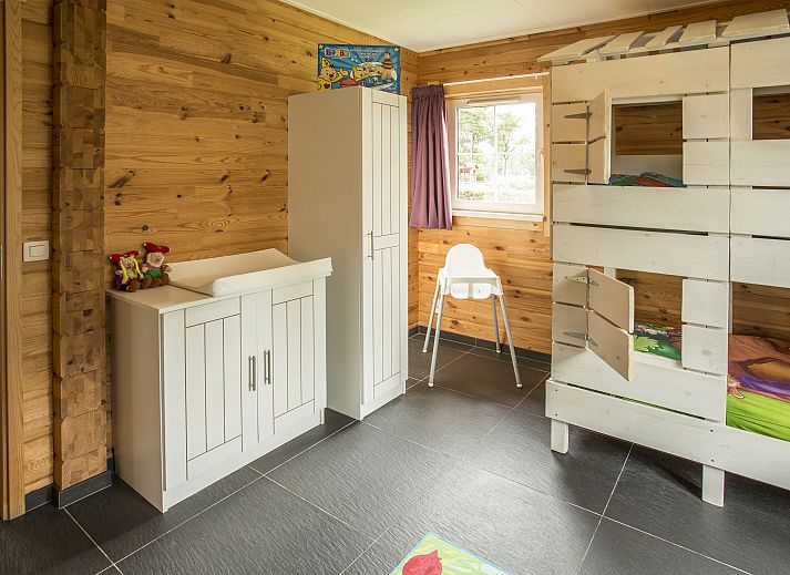 Plattegrond van Mooi Zutendaal 6-persoons kinderbungalow 6CK in Zutendaal, Limburg. Gezellige indeling met terras en moderne faciliteiten.
