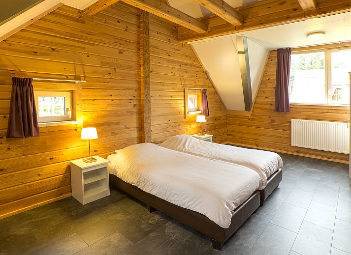 Plattegrond van Mooi Zutendaal 6-persoons kinderbungalow 6CK in Zutendaal, Limburg, met comfortabele slaapkamers en moderne badkamer.