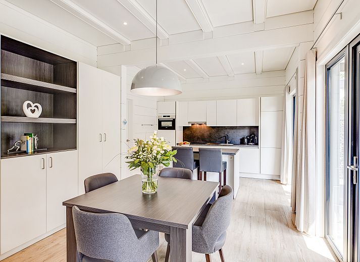 Plattegrond van Mooi Zutendaal 4-persoons villa in Limburg, Belgie. Comfortabele indeling met twee slaapkamers en moderne keuken.