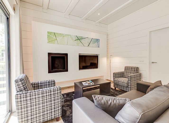 Moderne badkamer in Mooi Zutendaal 4-persoons villa in Limburg, Belgie, met strak design en natuurlijke lichtinval.