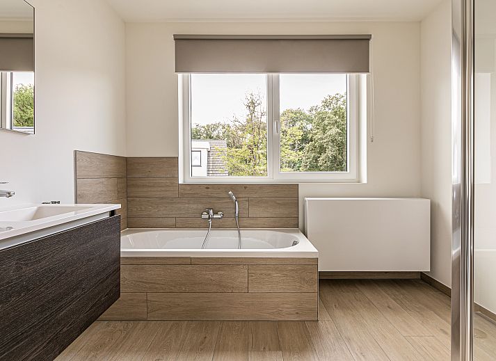 Plattegrond van Mooi Zutendaal 6-persoons villa in Limburg, Belgie, met ruime slaapkamers en moderne badkamers voor een comfortabel verblijf.