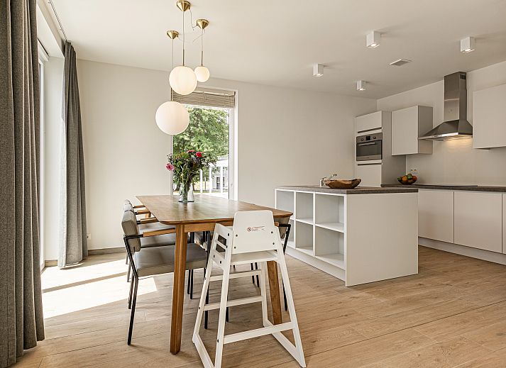 Gezellige slaapkamer in Mooi Zutendaal 6-persoons villa in Limburg, Belgie, met comfortabele bedden en moderne inrichting.