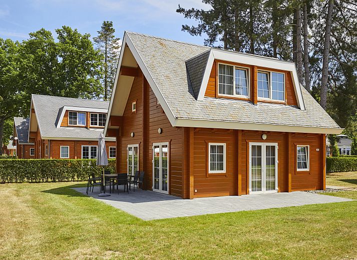 Plattegrond van Mooi Zutendaal 6-persoons kinderbungalow in Zutendaal, Limburg, Belgie. Ruime indeling met gezellige woonkamer en terras.