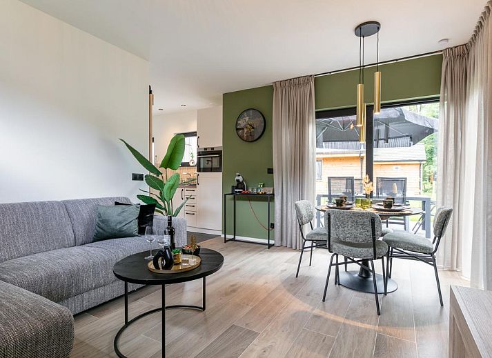Thalor vakantiehuis in Zutendaal, Limburg met terras en groene tuin voor ontspanning in de natuur.
