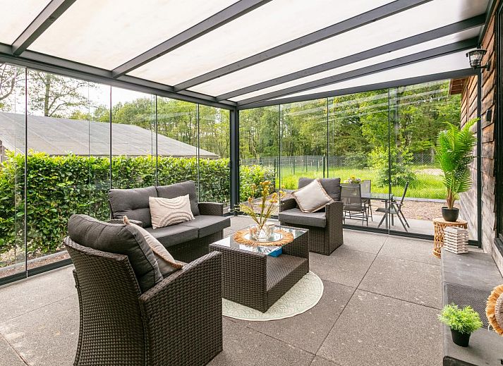 Gezellige binnenruimte van Chalet Wielsmer, vakantiehuis in Limburg, Belgie.