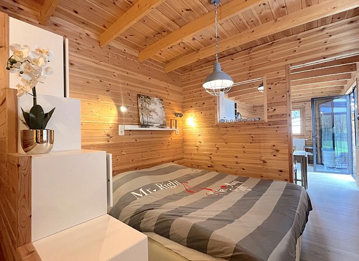 Comfortabele zithoek in Chalet Wielsmer, Zutendaal, voor ultieme ontspanning.