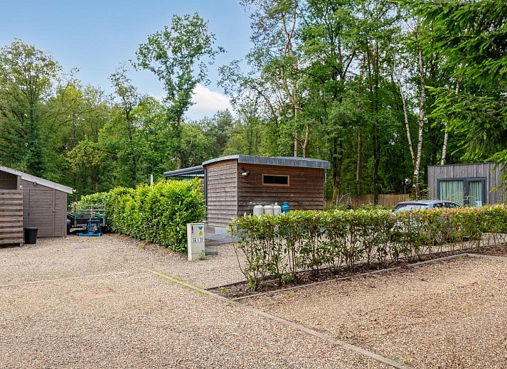 Sfeervolle slaapkamer in Chalet Wielsmer, vakantieverblijf in Zutendaal, Belgie.