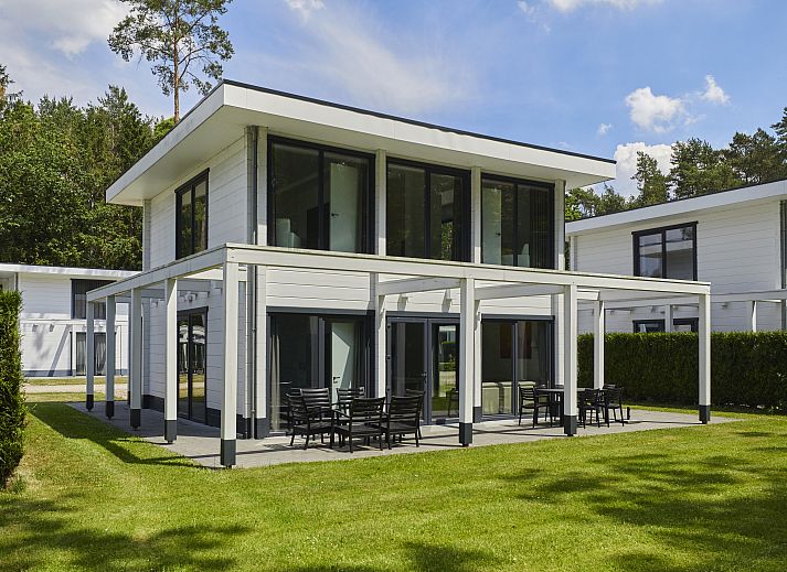 Plattegrond van de Mooi Zutendaal 6-persoons villa in Limburg, Belgie, met ruime woonkamer en moderne keuken.